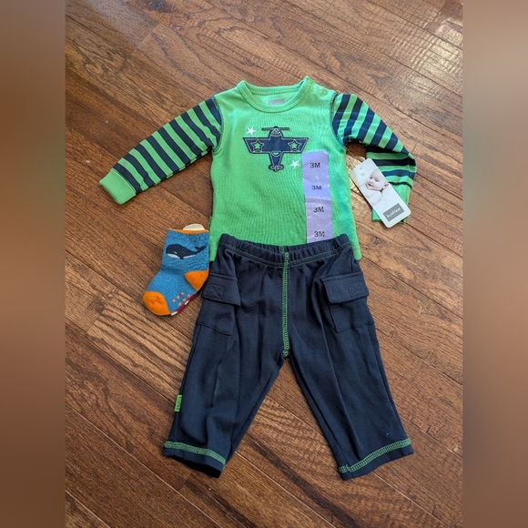 Kushies Green & Navy 2 Baby Outfits with Socks 6 Pairs NWT 3M - Picture 3 of 6